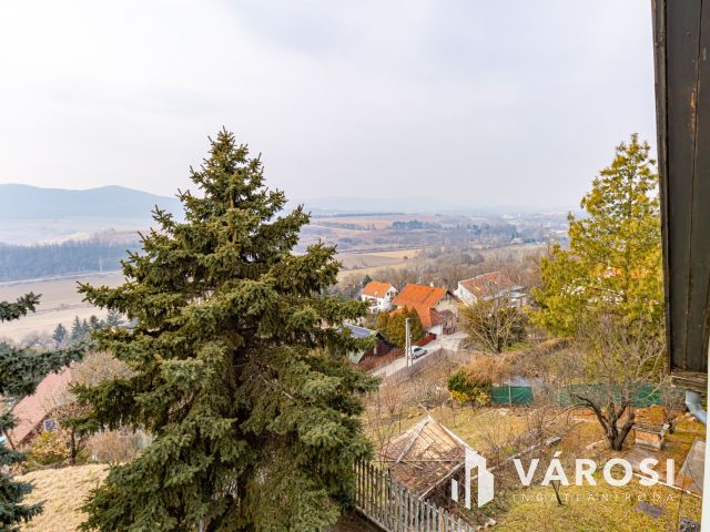 Pilisborosjenő és Budapest határán, panorámás családi ház