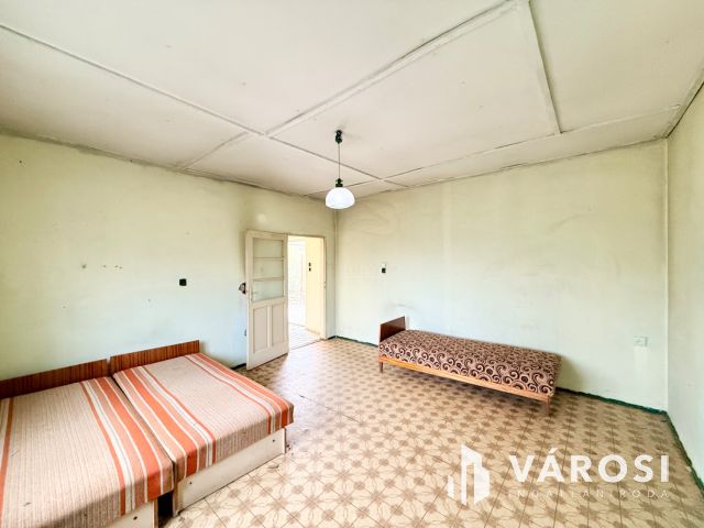 Balatoni panorámás, 2222 m²-es telek, felújítandó házzal