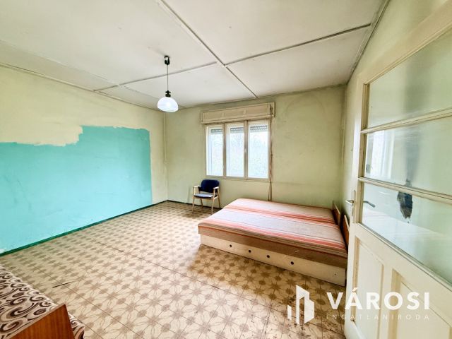 Balatoni panorámás, 2222 m²-es telek, felújítandó házzal