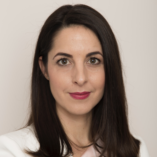 Dr. Zara Diána